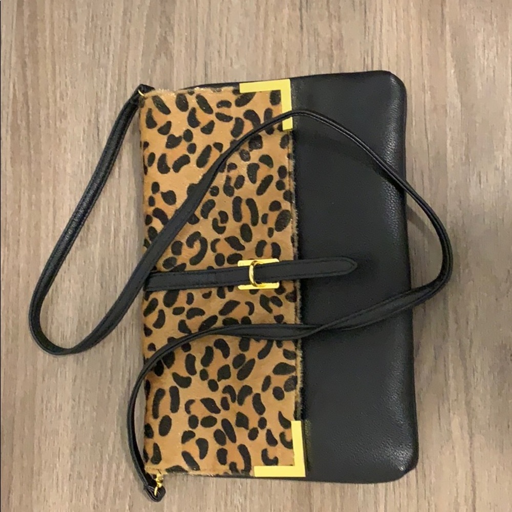 Leopard clutch